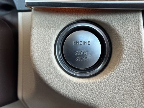 Used 2015 Mercedes-Benz E 250 BlueTEC 4MATIC Sedan image 16