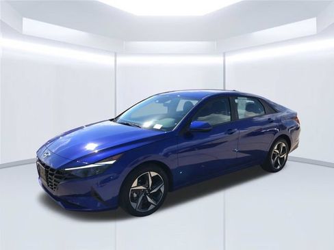 Used 2023 Hyundai Elantra SEL w/ Convenience Package FWD image 4