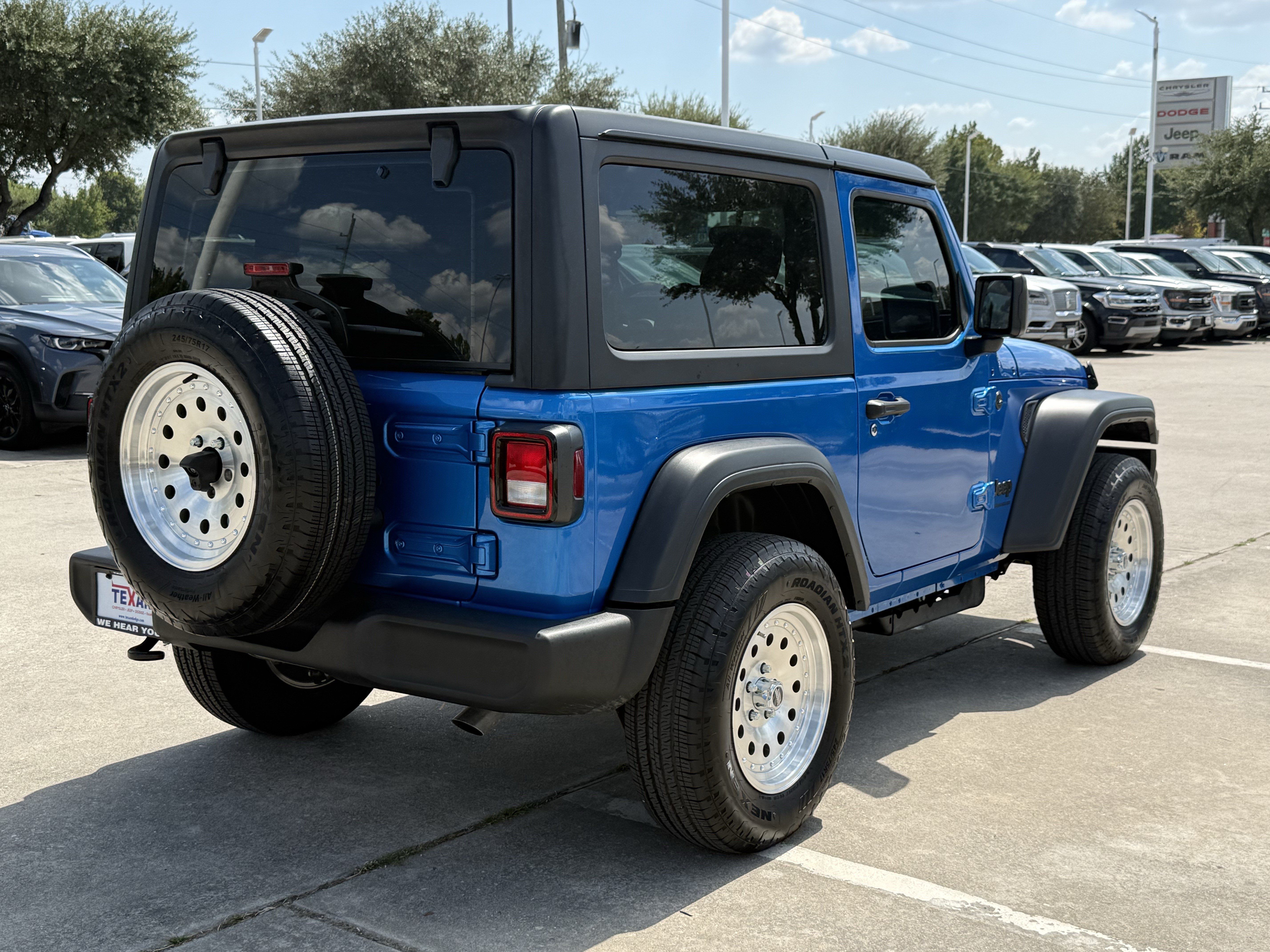 Used 2026 Jeep Wrangler Sport AWD/4WD image 5