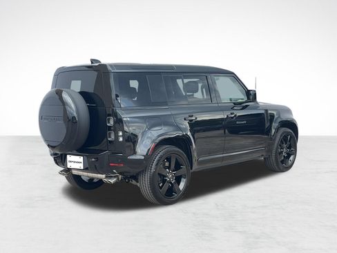 Used 2025 Land Rover Defender 110 V8 AWD/4WD image 8