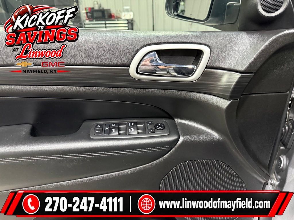 Used 2021 Jeep Grand Cherokee Laredo AWD/4WD image 14