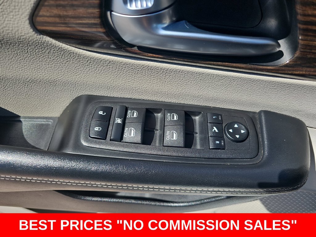 Used 2023 Chrysler Pacifica Limited FWD image 30