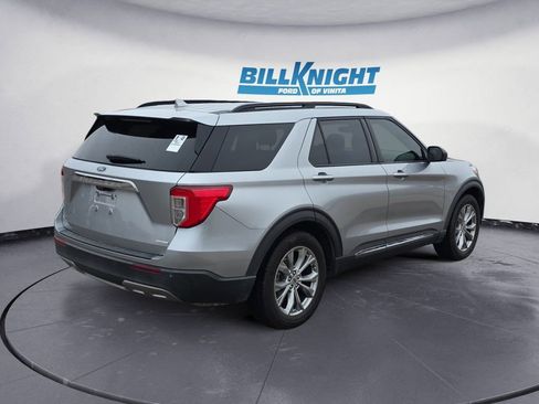 Used 2020 Ford Explorer XLT w/ Equipment Group 202A image 5