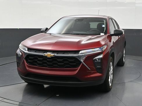 Used 2025 Chevrolet Trax LS FWD image 8
