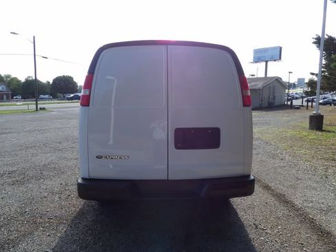 Used 2018 Chevrolet Express 2500 w/ Driver Convenience Package RWD image 4