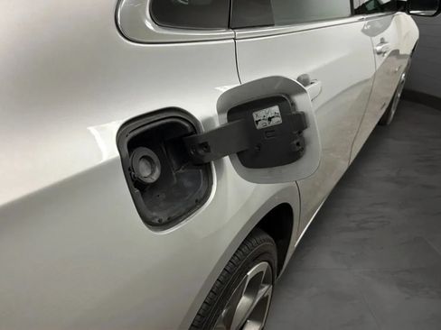 Used 2021 Chevrolet Malibu LT FWD image 28