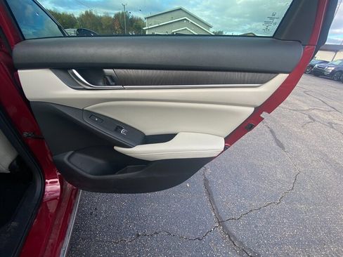 Used 2018 Honda Accord Touring image 17