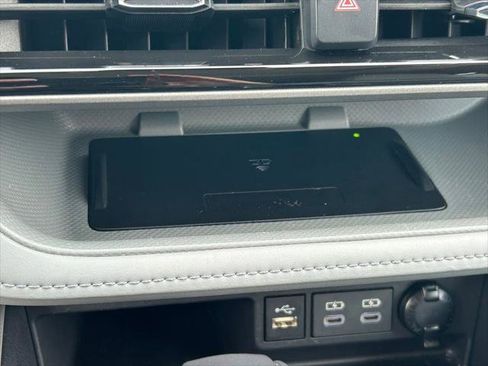 Certified 2025 Toyota Highlander XLE FWD image 33