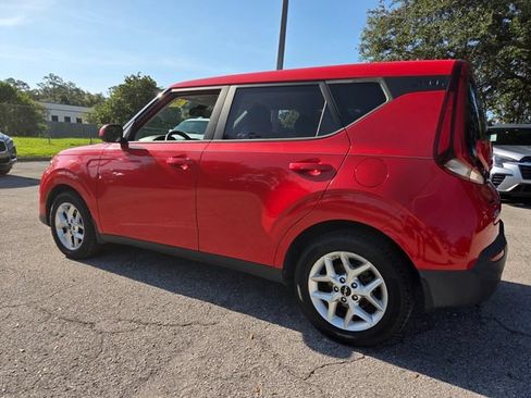 Used 2022 Kia Soul LX w/ Technology Package FWD image 5
