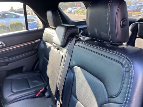 Used 2016 Ford Explorer Limited image 9