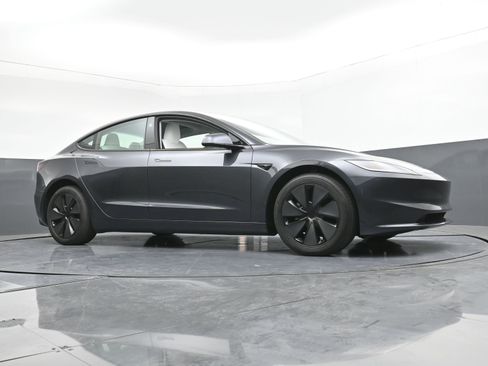 Used 2025 Tesla Model 3 Long Range image 21