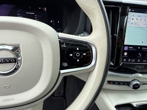 Used 2023 Volvo XC60 B5 Core AWD/4WD image 16