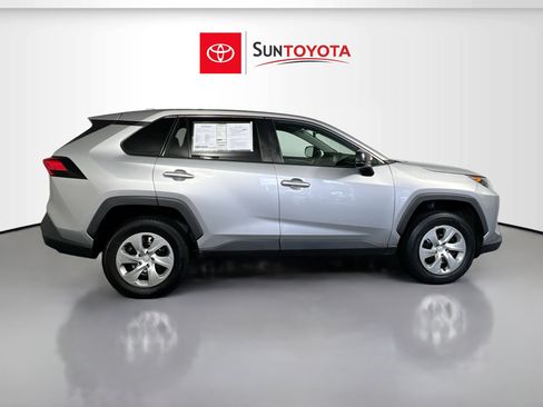 Used 2022 Toyota RAV4 LE image 2