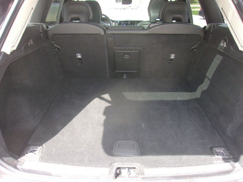Used 2023 Volvo XC60 B5 Plus AWD/4WD image 24