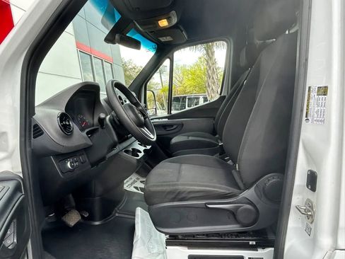 Used 2023 Mercedes-Benz Sprinter 2500 image 9