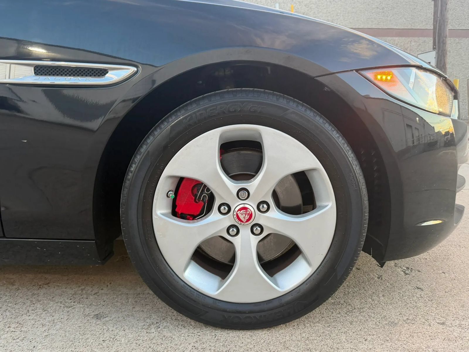 Used 2017 Jaguar XE RWD image 41
