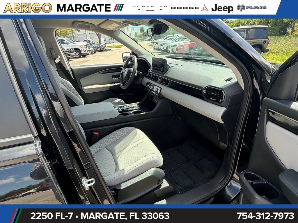 Used 2023 Honda Pilot LX image 17