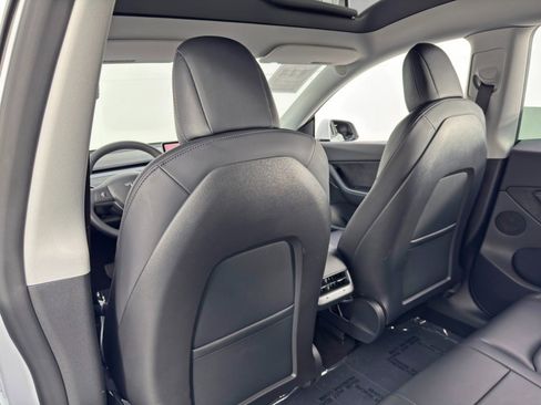 Used 2021 Tesla Model Y Long Range image 34
