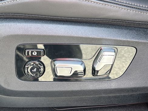Used 2025 BMW X7 xDrive40i w/ Parking Assistance Package image 19