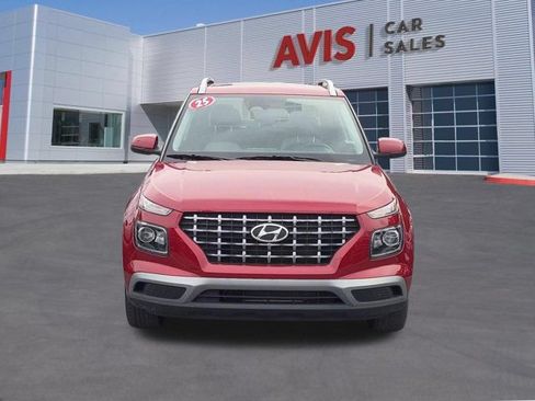 Used 2025 Hyundai Venue SEL FWD image 2