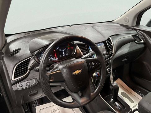 Used 2018 Chevrolet Trax LS FWD image 13