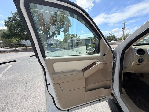 Used 2008 Ford Explorer Eddie Bauer image 15