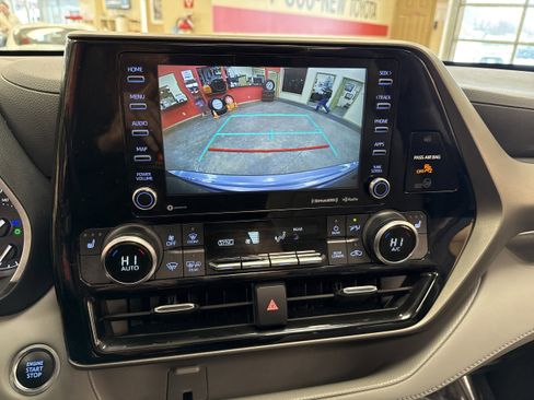 Used 2021 Toyota Highlander XLE image 42