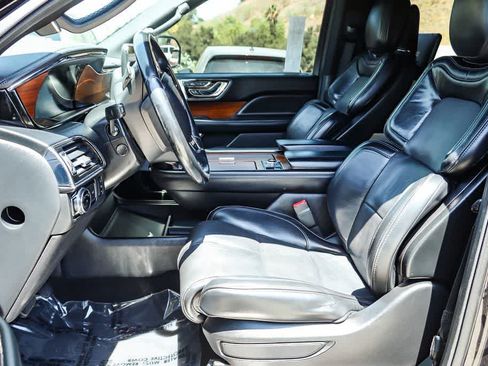 Used 2019 Lincoln Navigator L Reserve AWD/4WD image 18