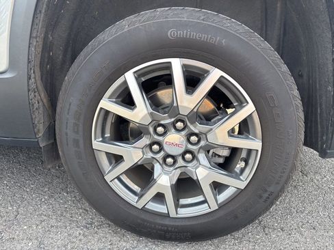 Certified 2023 GMC Acadia SLT w/ LPO, Floor Liner Package FWD image 17