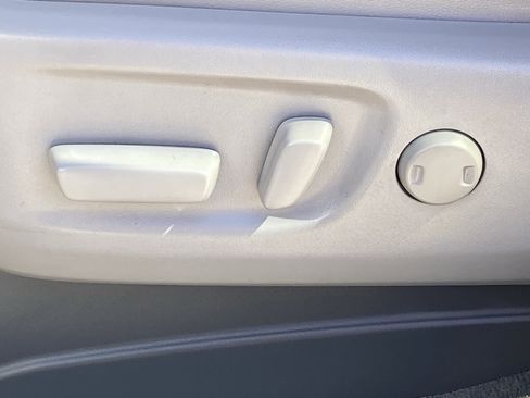 Certified 2017 Toyota Sienna XLE Premium image 32