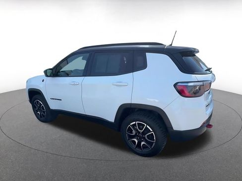 Used 2025 Jeep Compass Trailhawk AWD/4WD image 10
