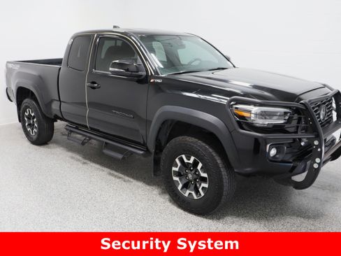 Used 2023 Toyota Tacoma TRD Off-Road image 4
