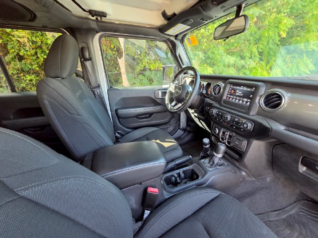Used 2021 Jeep Wrangler Unlimited Sahara w/ Cold Weather Group AWD/4WD image 32