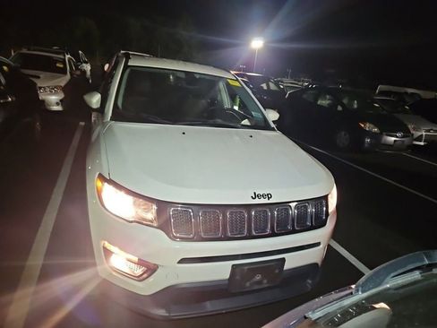 Used 2019 Jeep Compass Latitude w/ Popular Equipment Group AWD/4WD image 8