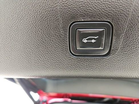 Used 2021 Chevrolet Traverse RS image 27