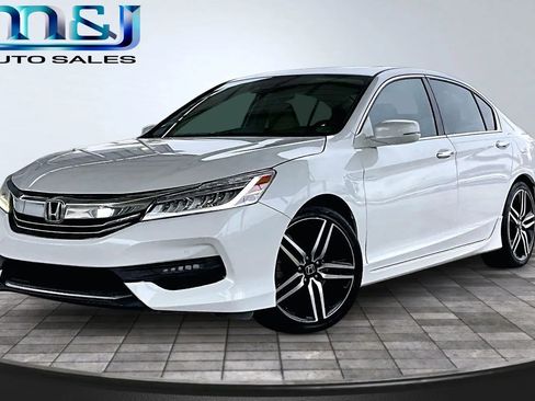 Used 2016 Honda Accord Touring image 1