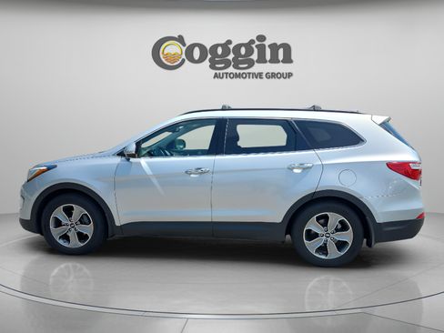 Used 2014 Hyundai Santa Fe GLS FWD image 2