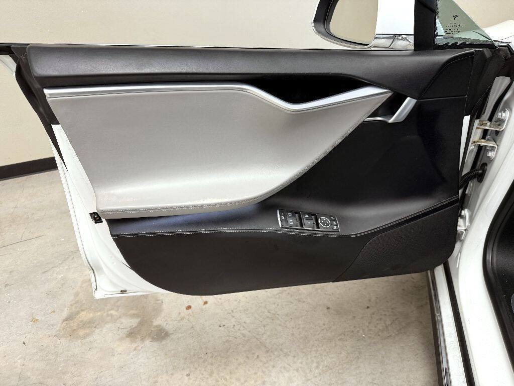 Used 2016 Tesla Model S 85 RWD image 11