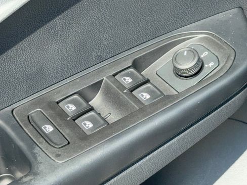 Certified 2023 Volkswagen Taos S FWD image 15