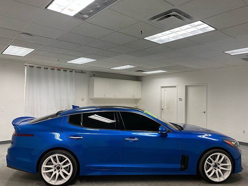 Used 2019 Kia Stinger Premium image 4