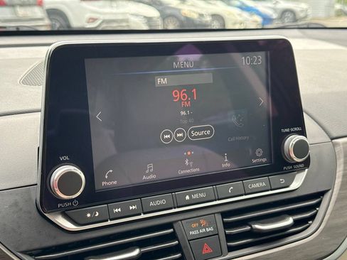 Used 2025 Nissan Altima 2.5 SV FWD image 24