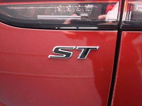 Used 2023 Buick Envision Essence w/ Sport Touring Package image 14