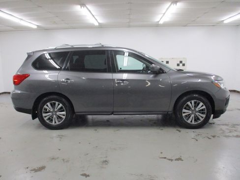 Used 2019 Nissan Pathfinder S image 8