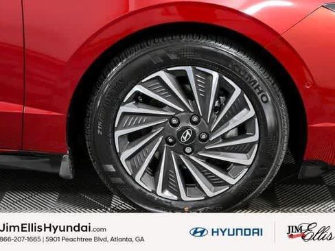 New 2025 Hyundai Sonata Limited FWD image 17
