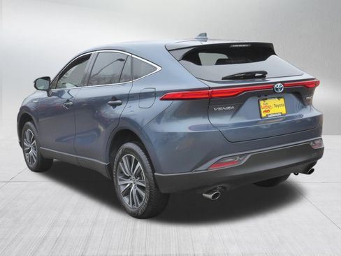 Certified 2021 Toyota Venza LE image 5