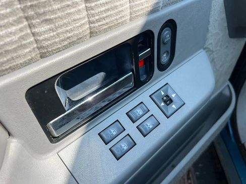 Used 1994 GMC Suburban 2500 image 10