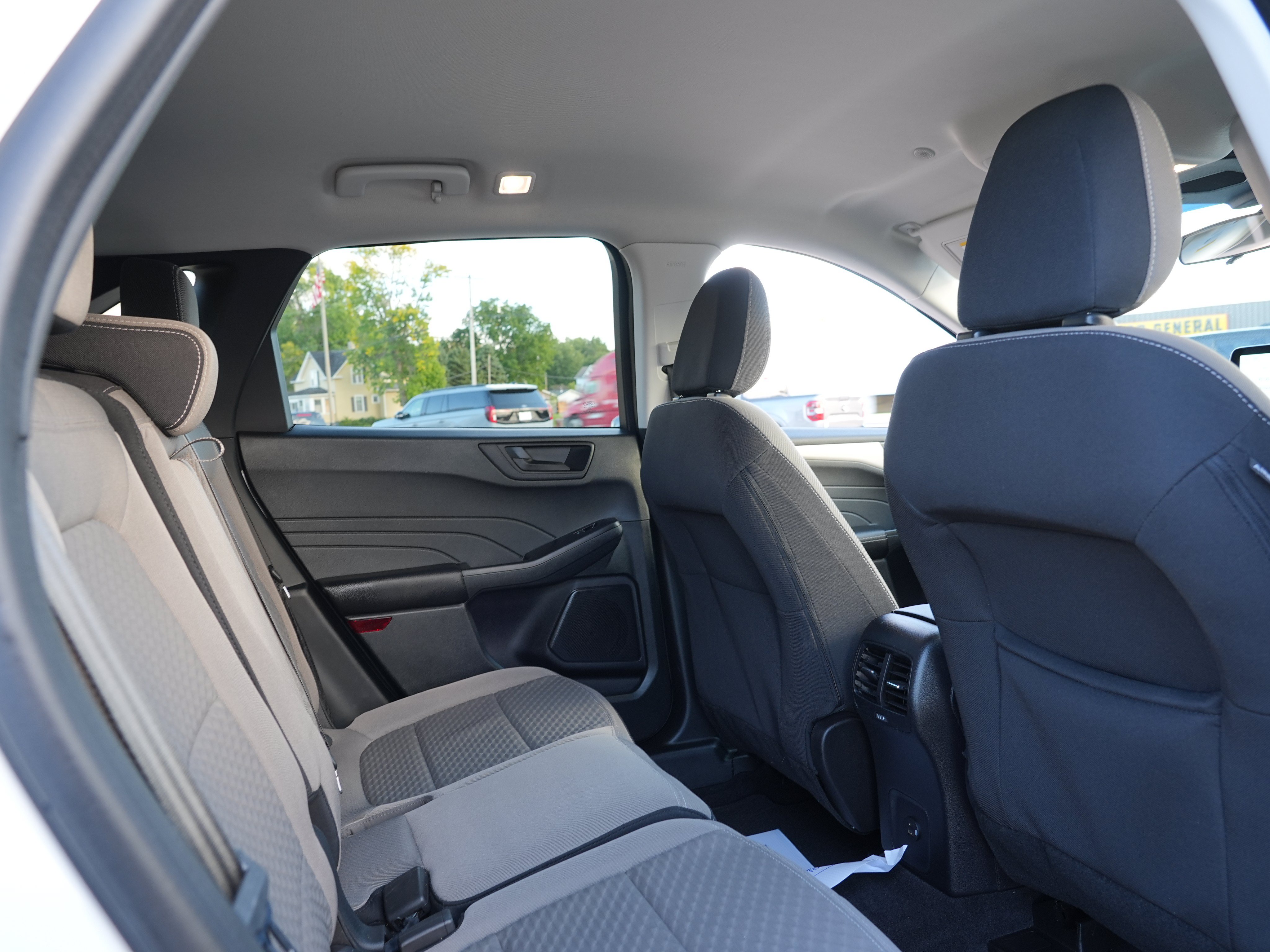 Used 2022 Ford Escape SE w/ SE Sport Appearance Package AWD/4WD image 30