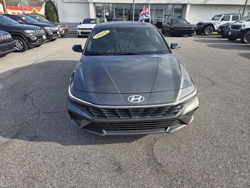 Used 2025 Hyundai Elantra Sport image 38