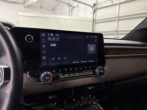 Used 2024 GMC Canyon Denali image 25