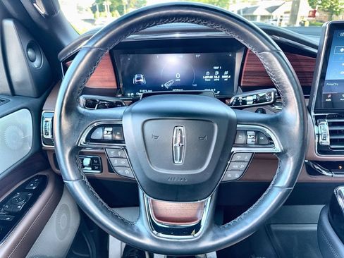 Used 2022 Lincoln Navigator Reserve AWD/4WD image 11